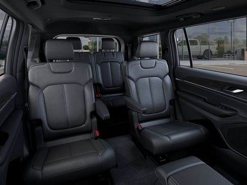 New 2025 Jeep Grand Cherokee L Limited image 15