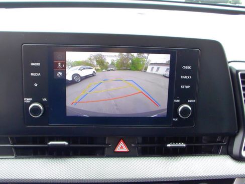 Used 2025 Kia Sportage LX FWD image 18