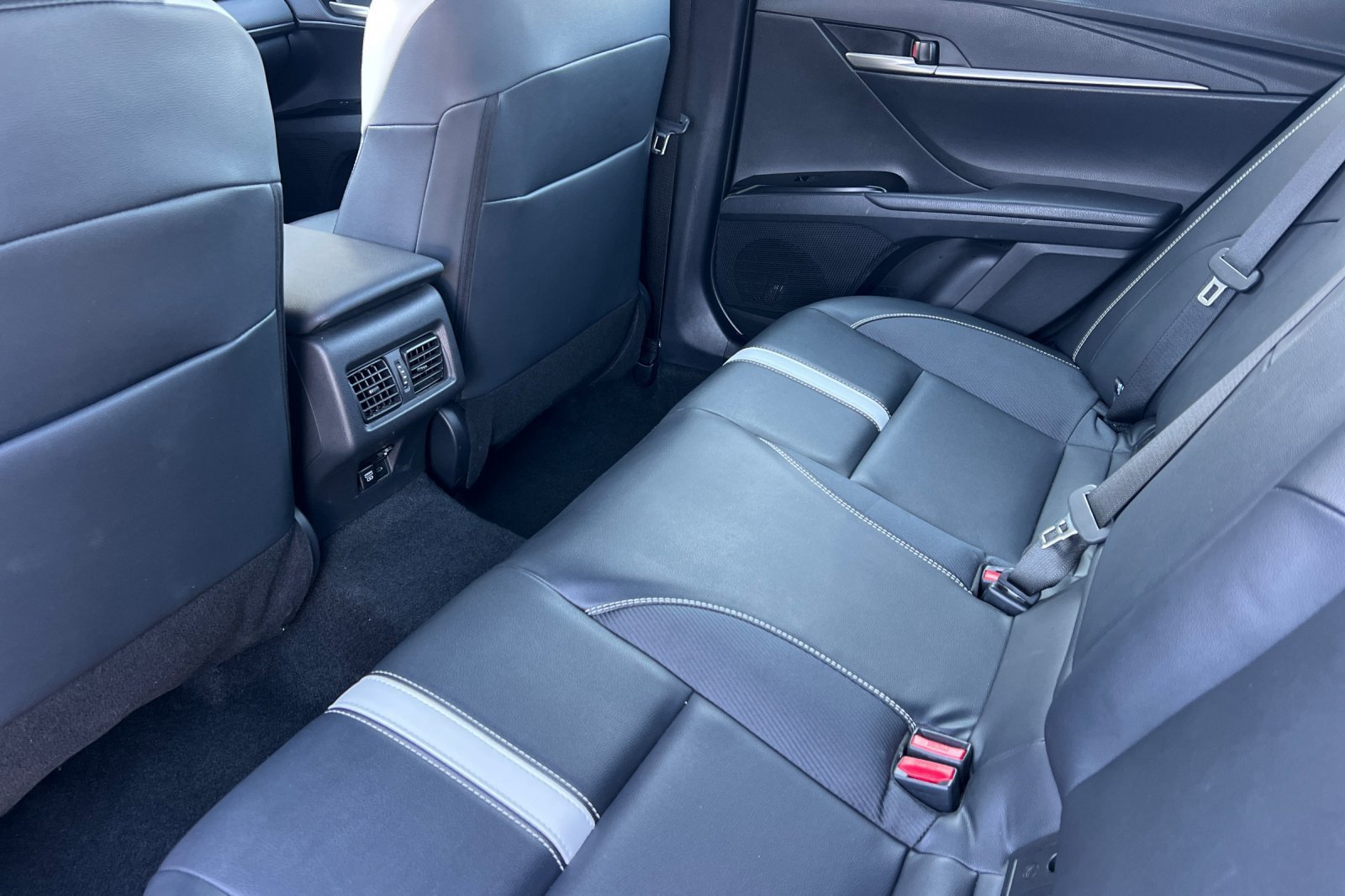 Used 2025 Toyota Camry SE FWD image 12