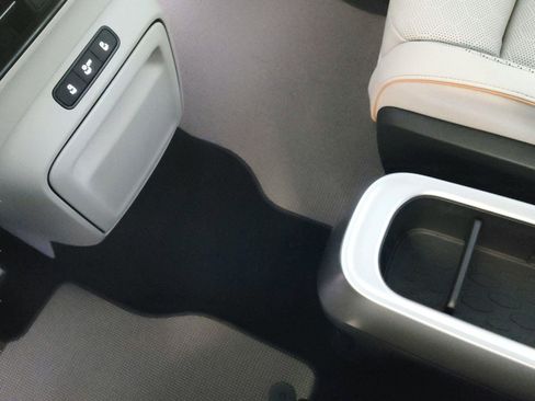 New 2025 Volkswagen ID. Buzz Pro S Plus image 16