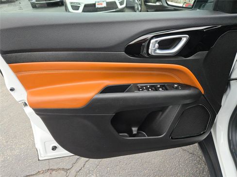 Certified 2024 Jeep Compass Limited image 22