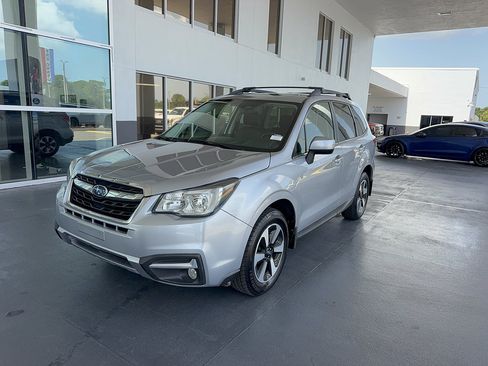 Used 2017 Subaru Forester 2.5i Limited w/ Popular Package #2 AWD/4WD image 2
