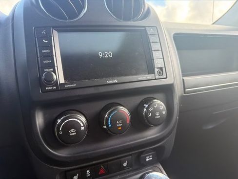Used 2016 Jeep Patriot High Altitude AWD/4WD image 14
