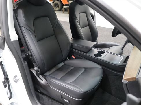 Used 2023 Tesla Model Y Performance image 16