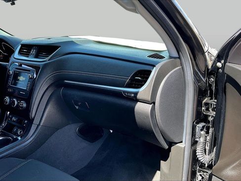 Used 2017 Chevrolet Traverse LT w/ Style and Technology Package FWD image 15