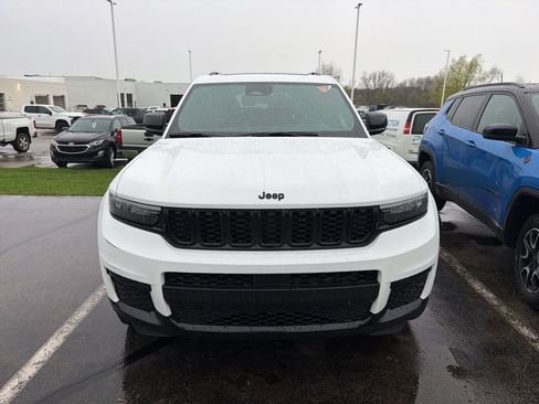 Used 2025 Jeep Grand Cherokee L Altitude image 2