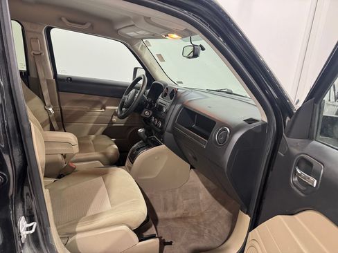 Used 2016 Jeep Patriot Sport FWD image 19