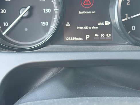 Used 2018 Land Rover Discovery Sport HSE AWD/4WD image 10