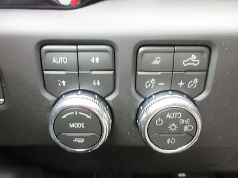 New 2026 GMC Sierra 1500 AT4 w/ AT4 Premium Package AWD/4WD image 18