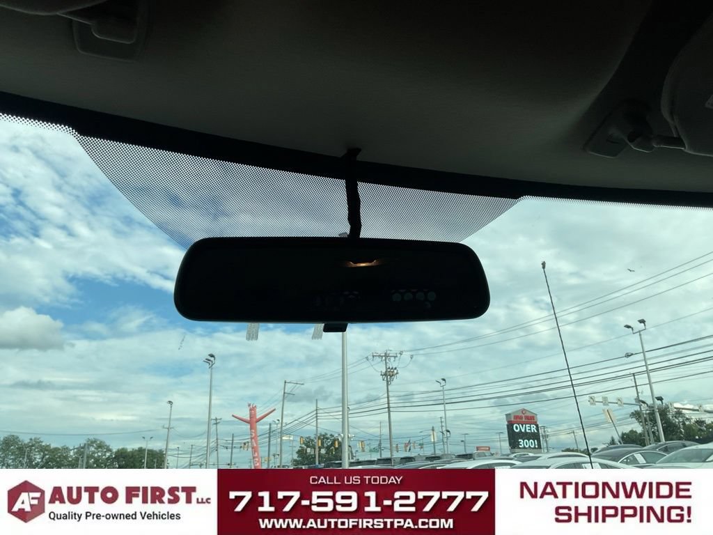 Used 2018 Chevrolet Express 2500 w/ Driver Convenience Package RWD image 18