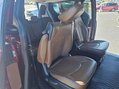 Used 2018 Chrysler Pacifica Limited w/ Advanced Safetytec Group image 15