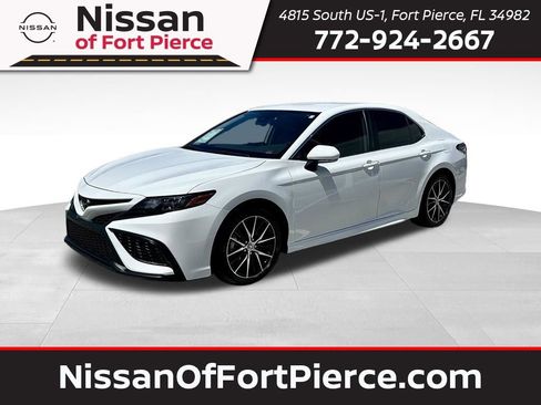 Used 2023 Toyota Camry SE image 1