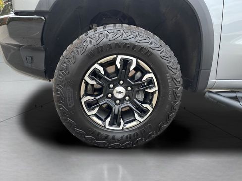 Used 2024 Chevrolet Silverado 1500 ZR2 AWD/4WD image 9