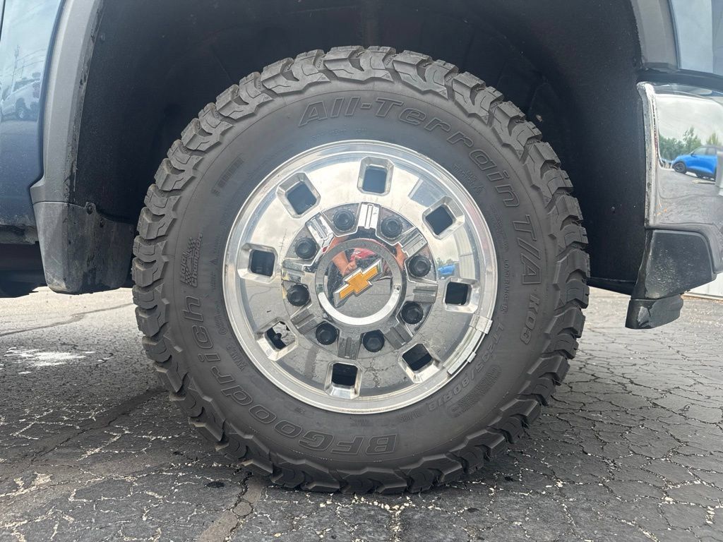 Used 2025 Chevrolet Silverado 3500 LT w/ Safety Package AWD/4WD image 8