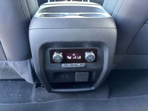 Used 2025 GMC Acadia Elevation image 9