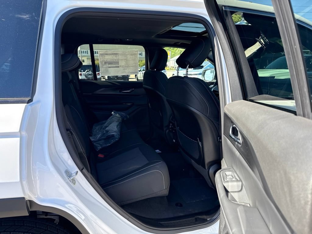 New 2027 Jeep Grand Cherokee Laredo X AWD/4WD image 24