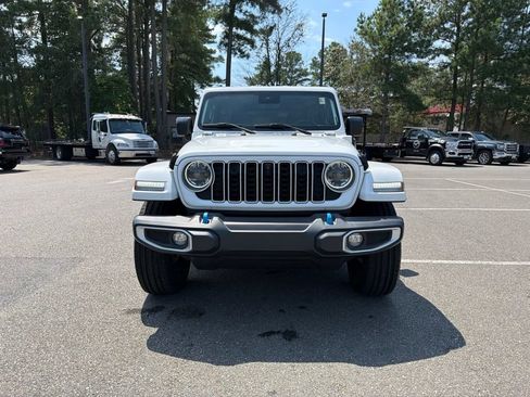 Used 2024 Jeep Wrangler Unlimited Sahara w/ Technology Group AWD/4WD image 3