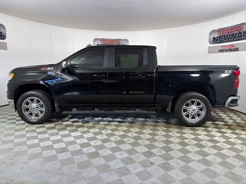 Used 2023 Chevrolet Silverado 1500 LT w/ Z71 Off-Road Package AWD/4WD image 6
