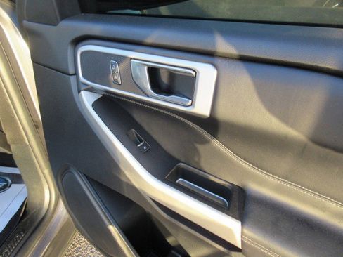 Used 2021 Ford Explorer XLT w/ Equipment Group 202A image 22