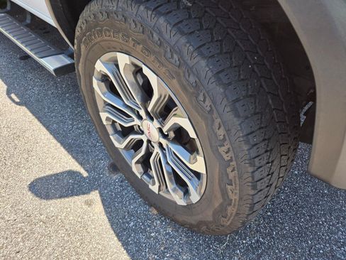 Used 2024 GMC Canyon Denali AWD/4WD image 4