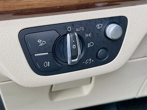 Used 2023 Audi Q5 2.0T Prestige w/ Prestige Package image 10