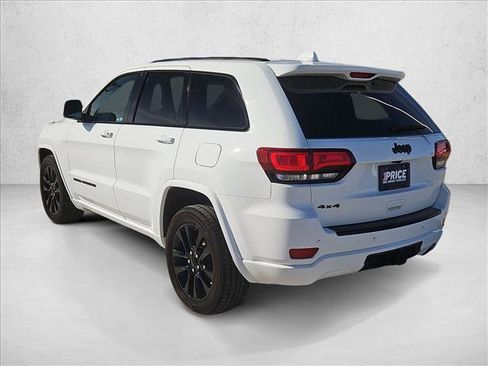Used 2017 Jeep Grand Cherokee Altitude image 8