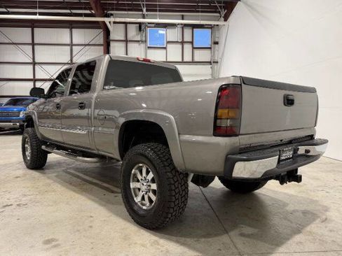 Used 2006 GMC Sierra 2500 SLT w/ Heavy-Duty Power Package image 10