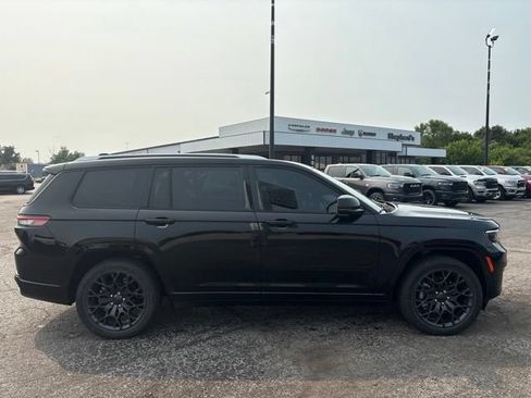 Used 2023 Jeep Grand Cherokee L Summit w/ Advanced Protech Group IV AWD/4WD image 6