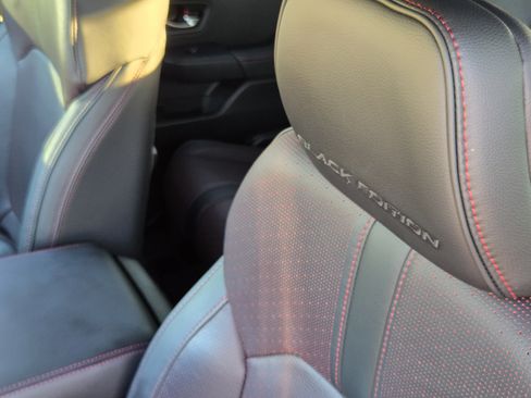Used 2025 Honda Pilot Black Edition image 11