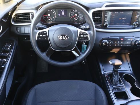 Used 2020 Kia Sorento LX image 8