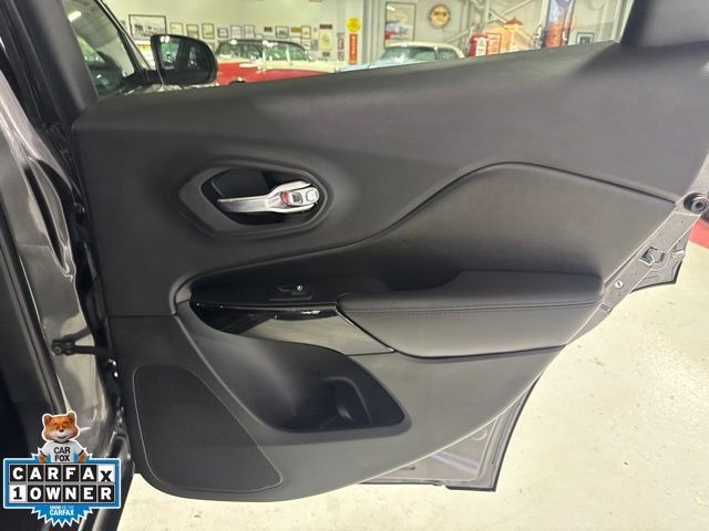Used 2019 Jeep Cherokee Latitude Plus AWD/4WD image 42