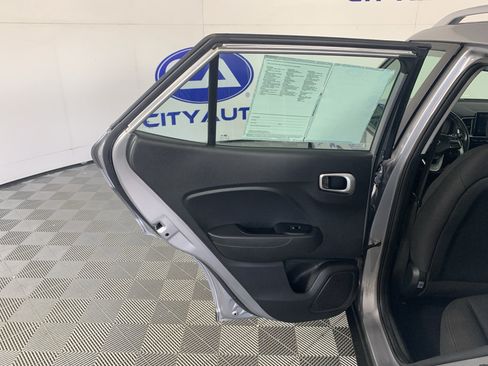 Used 2024 Hyundai Venue SEL FWD image 28