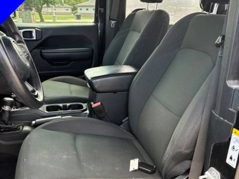 Used 2018 Jeep Wrangler Sport AWD/4WD image 13