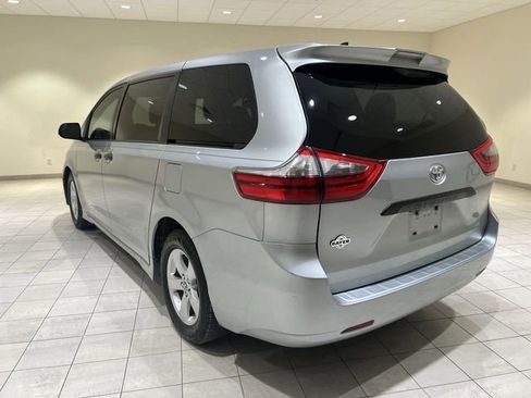 Used 2020 Toyota Sienna L image 3