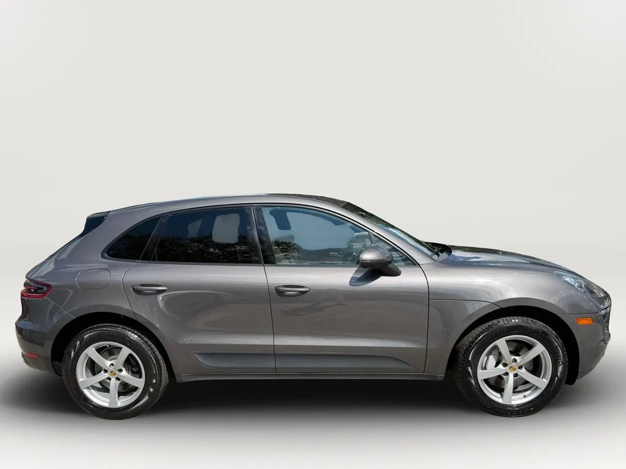Used 2018 Porsche Macan Sport Edition AWD/4WD image 2