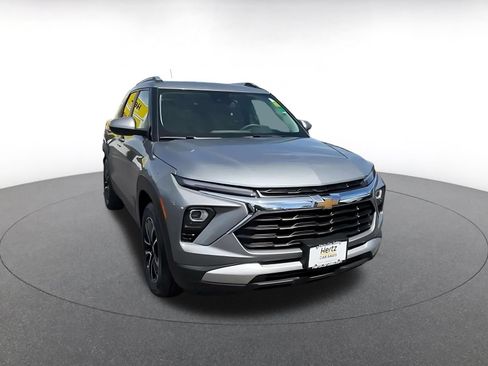Used 2025 Chevrolet TrailBlazer LT FWD image 3