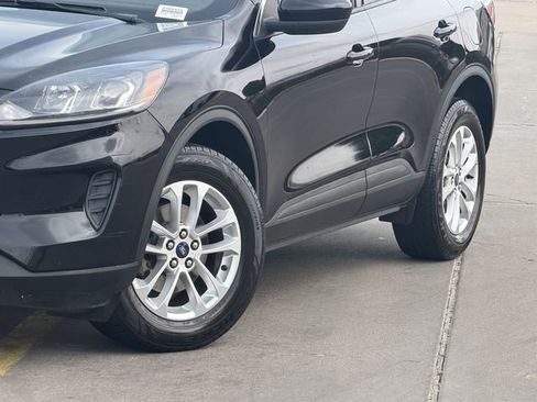 Used 2021 Ford Escape SE w/ Cold Weather Package AWD/4WD image 3