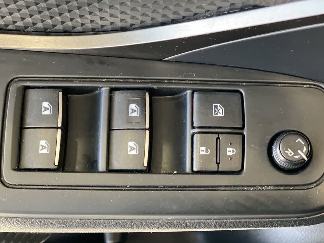 Used 2018 Toyota C-HR XLE FWD image 15