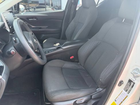 Used 2021 Toyota C-HR LE FWD image 4