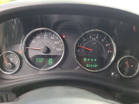 Used 2018 Jeep Wrangler Unlimited Rubicon w/ Connectivity Group image 17