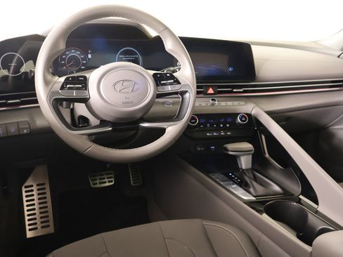 Certified 2025 Hyundai Elantra SEL FWD image 2
