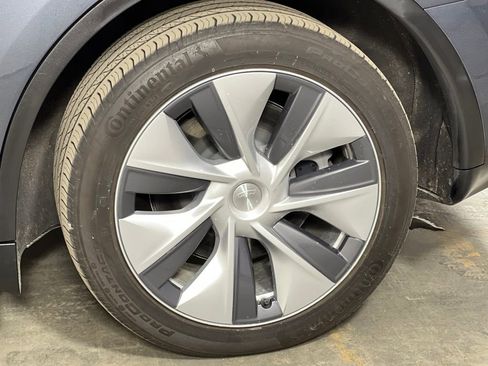 Used 2023 Tesla Model Y Long Range image 38