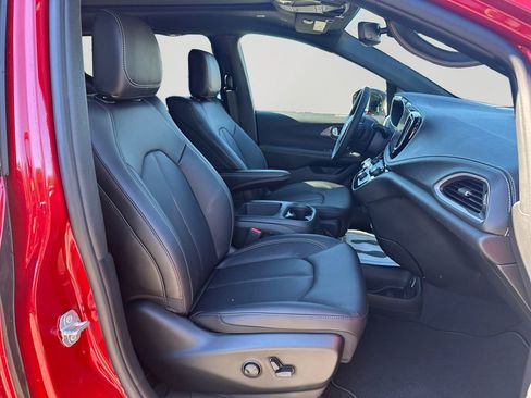 New 2026 Chrysler Pacifica Select image 12