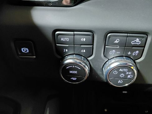 Used 2024 GMC Sierra 2500 AT4 AWD/4WD image 41