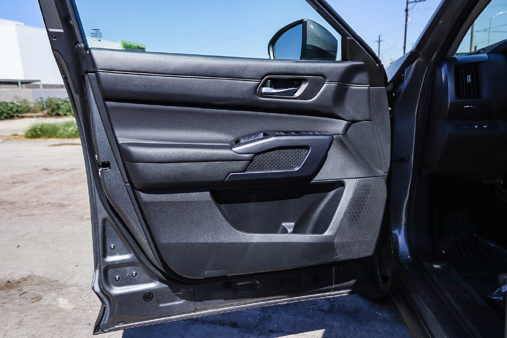 Used 2025 Nissan Pathfinder SL w/ SL Premium Package FWD image 24