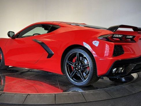 Used 2021 Chevrolet Corvette Stingray Premium Cpe w/ Z51 Performance Package RWD image 3