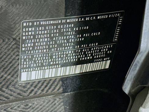 Used 2024 Volkswagen Tiguan SE image 12