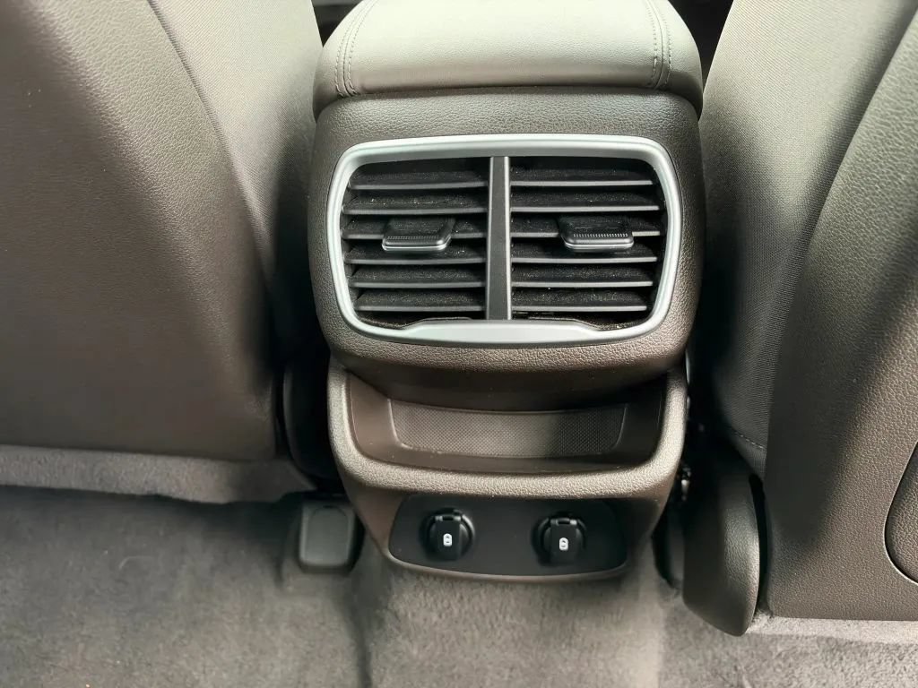 Used 2019 Hyundai Santa Fe SEL AWD/4WD image 16