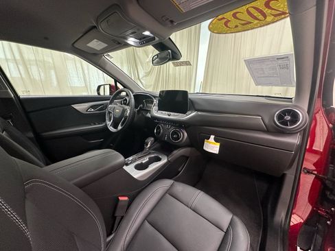 Used 2025 Chevrolet Blazer LT FWD image 17