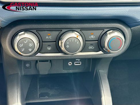 Used 2025 Nissan Versa SV FWD image 19